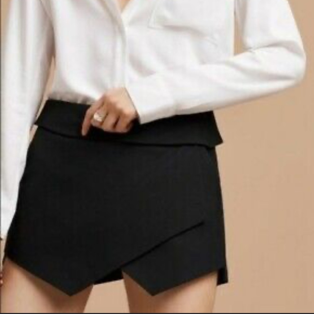 Black Women's skirt/ shorts ARITZIA